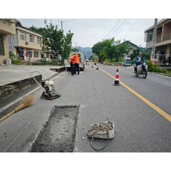 组图丨怀化沅陵:抢抓公路养护黄金期 集中处治路面病害保畅通
