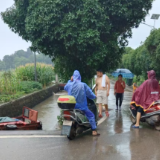 祁阳:三名村干部勇救落水父女