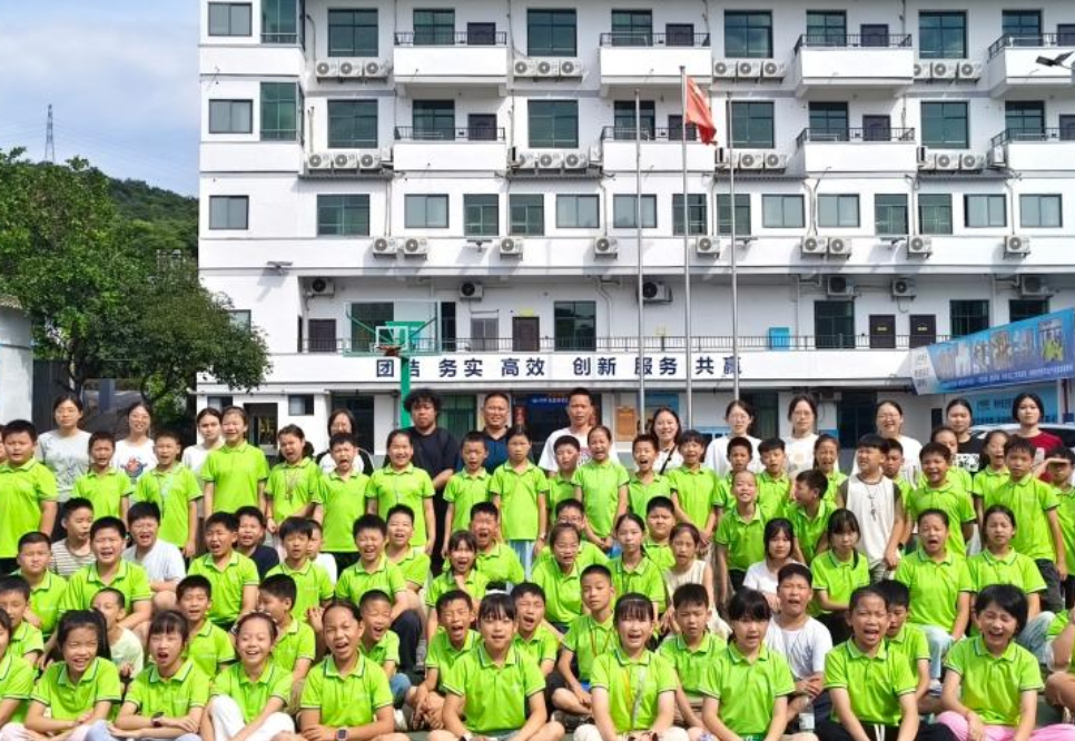 耕劳启智探科创 赓续红脉育少年  苏仙区良田小学开展劳动实践活动