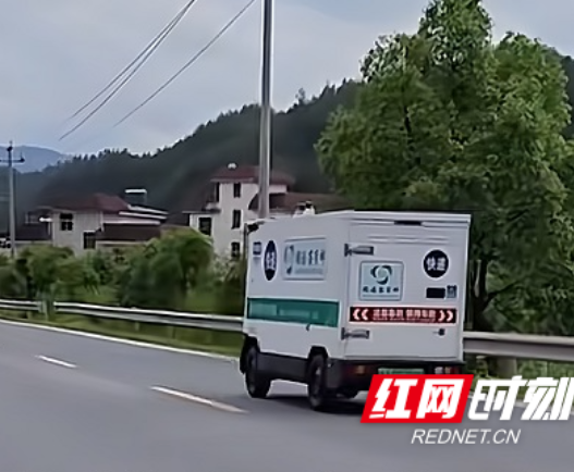 桂东县:四轮“邮差” 送货下乡