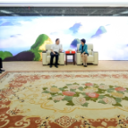 邵阳市与彩虹集团有限公司举行工作会谈