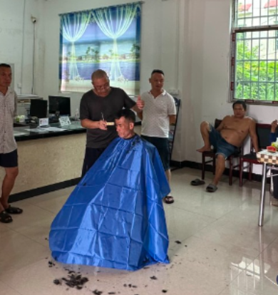 永兴县洋塘乡:义剪进村部 电影送上门 党群服务中心“活”起来
