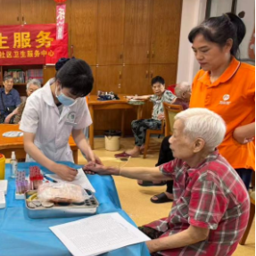 石鼓区潇湘街道社区卫生服务中心开展老年免费体检公益活动