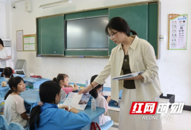 湖南师大政管院青湘行暑期社会实践团开展资助政策下乡宣讲活动