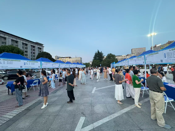 冷水滩区开展“百日千万招聘专项行动”夜市招聘会