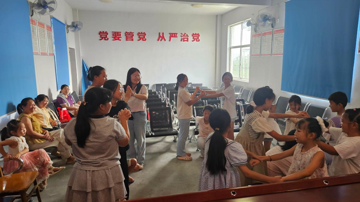 把课堂搬到家门口！沙湾乡石修村暑期公益课堂正式开课