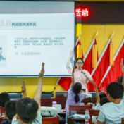 护航少年成长 普法课堂联动模拟法庭走进攸县