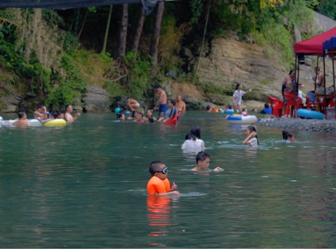 神秘湘西爽一夏丨夏日亲水好去处！吉首市庄稼村暖心服务守护群众清凉