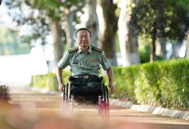 轮椅上“跑出”的加速度——记国防科大研究员王戟
