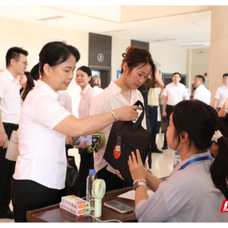 聚力“一体两翼”奋进“六片联动”——雁峰区党代表向区第六次党代会报到