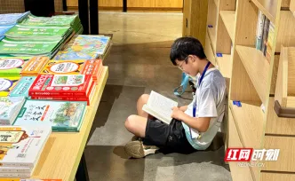 组图丨书香消暑气 阅读润株洲