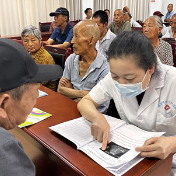 天子山街道社区卫生服务中心联合湘雅二医院及张家界市医疗集团开展家庭医生签约进社区活动