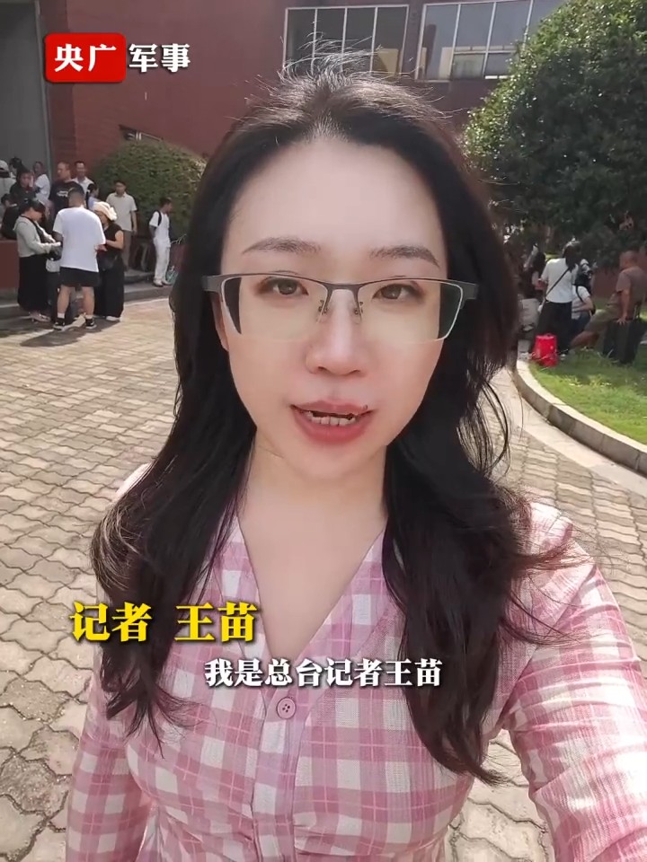 运-20B运送飞行学员入学