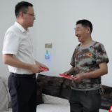 岳阳楼区:八一慰问致敬意 拥军优属显真情