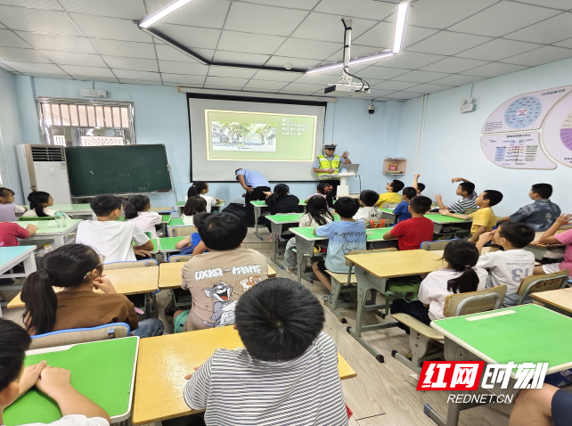 “安全出行，从娃娃抓起”——牌楼村暑期讲习班开展交通安全宣讲活动