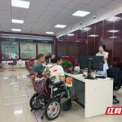 工行永定支行主动延时为特殊群体客户办理紧急业务