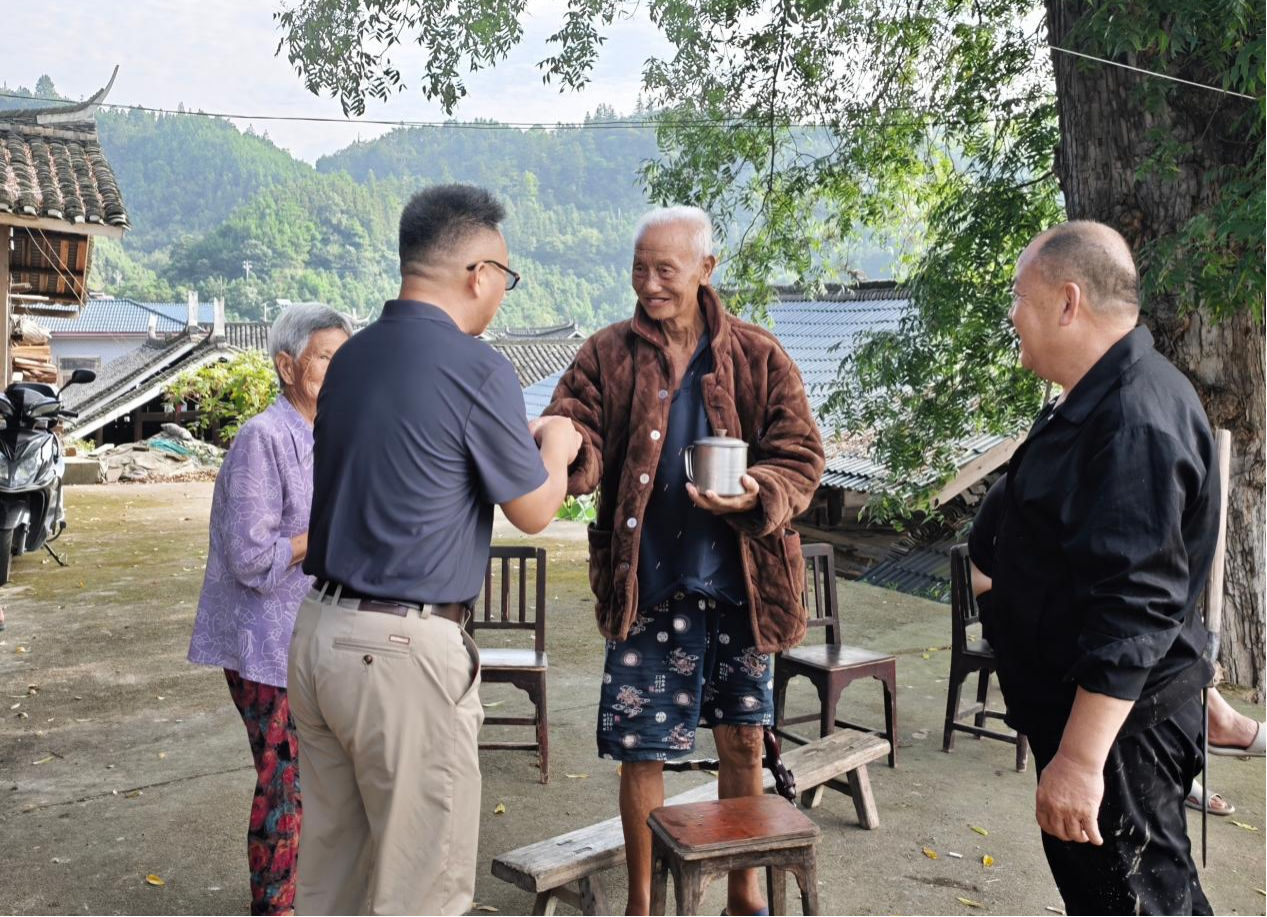 赓续红色军魂 情暖退役老兵
——羊坡村开展系列活动