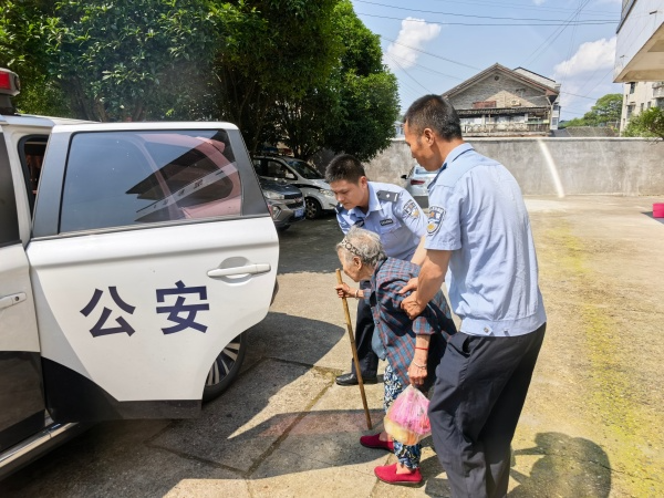 九旬老人中暑晕眩  警民接力暖心护送  