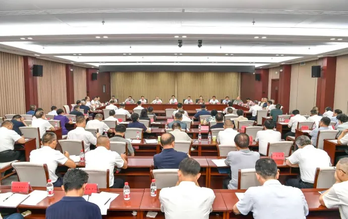 贺辉讲授树立和践行正确政绩观学习教育专题党课