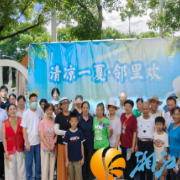 做香囊、集贴纸、领礼包……学堂坡社区居民家门口乐享“清凉一夏”