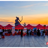 人社政策赶“夜市”晚间服务“不打烊”——岳阳市“社保服务进万家”暨“职通夜市”就业宣传夜间活动走进巴陵广场
