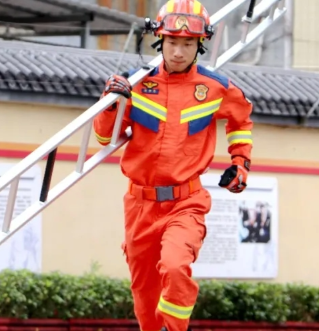 汝城“00后”消防副班长肖嘉豪:十防九空不松懈 一朝逆行护民安