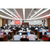 向世聪主持市委理论学习中心组第7次集体学习
