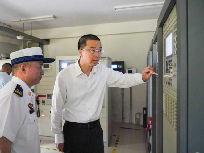 周健“四不两直”督导检查新区消防安全工作