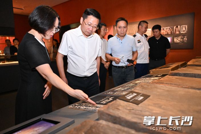 陈博彰在长沙博物馆调研。 均为长沙晚报全媒体记者 王志伟 摄 陈博彰在长沙博物馆调研。 均为长沙晚报全媒体记者 王志伟 摄
