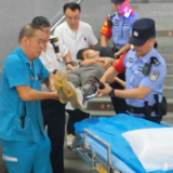衡阳东站紧急救助晕倒旅客 合力协助送医检查