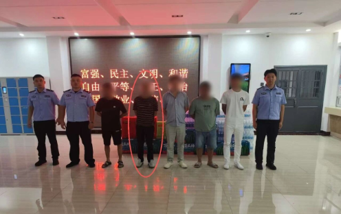 深夜街头贴“黄卡”牟利 湘潭警方雷霆出击依法行政拘留