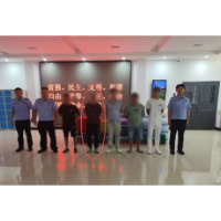 深夜街头贴“黄卡”牟利 湘潭警方雷霆出击依法行政拘留