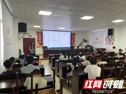 从“暑期去哪儿”到“幸福来敲门”——读懂慈利县东岳观镇阳凤坪村党群服务中心的为民答卷