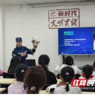 消防宣传进社区 安全护航伴成长