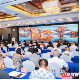 金秋去赏胡杨林 额济纳居延文旅推介会走进张家界