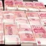 民警疾驰500公里追捕,嫌疑人当场抛洒巨额现金