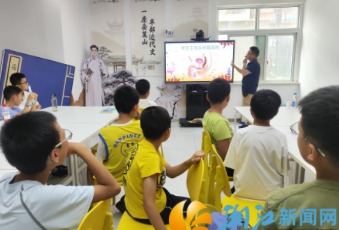 梅溪湖街道润龙社区开展男生青春期卫生及自我保护主题课堂