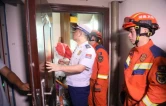 张家界：多部门联合亮剑 强制拆除高层楼道消防顽疾
