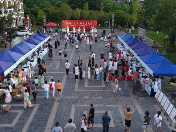 东安：紫水河畔药香浓 中医夜市惠民众