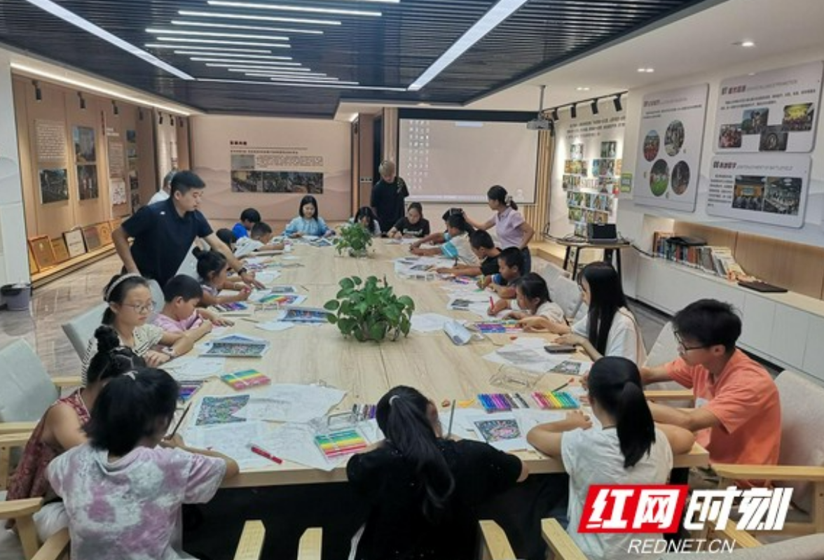 保靖县开展暑期阅读关爱活动