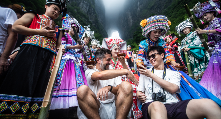 氛围感拉满！张家界天门山民俗盛宴点燃暑期出游热潮