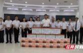 夏送清凉 关怀一线：常德工行开展员工慰问活动