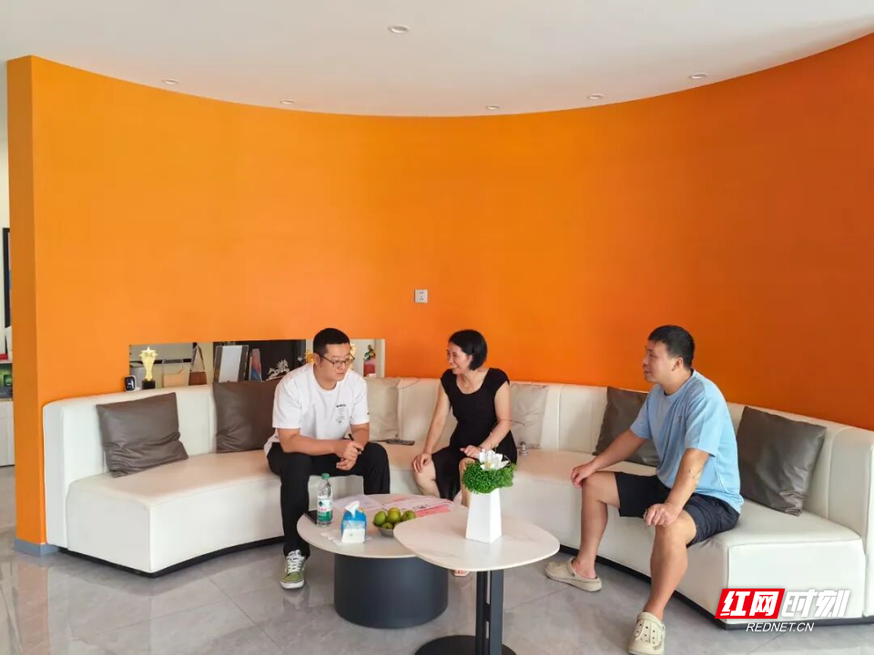 郴州市生态环境局北湖分局服务团队深入企业开展走访摸排