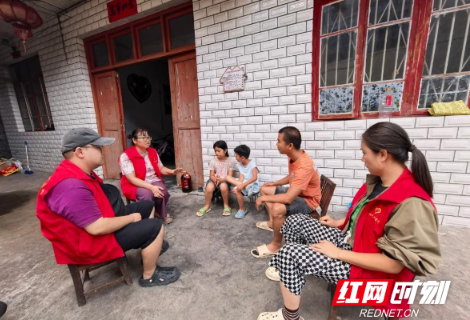 新晃：“爱心妈妈”走进留守娃家，传递温情助力健康成长