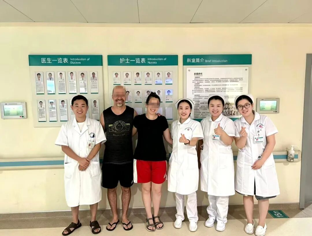 张家界:一场折返道谢背后的“国际医疗温度”