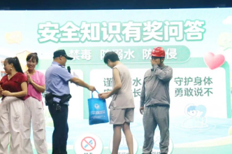 双峰石牛乡：民警把“安全课堂”搬进现场