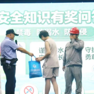 双峰石牛乡：民警把“安全课堂”搬进现场
