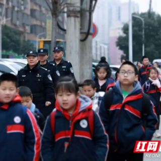刘自立：老警下基层，“牛”劲藏不住