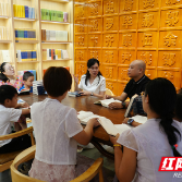 以书悟人生!祁阳市新华书店公益阅读分享会温情开讲