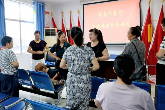 市中医医院：“健康科普行”走进安江镇民主社区 急救科普与中医服务暖心同行
